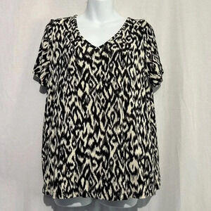 Old navy women’s luxe print blouse , M